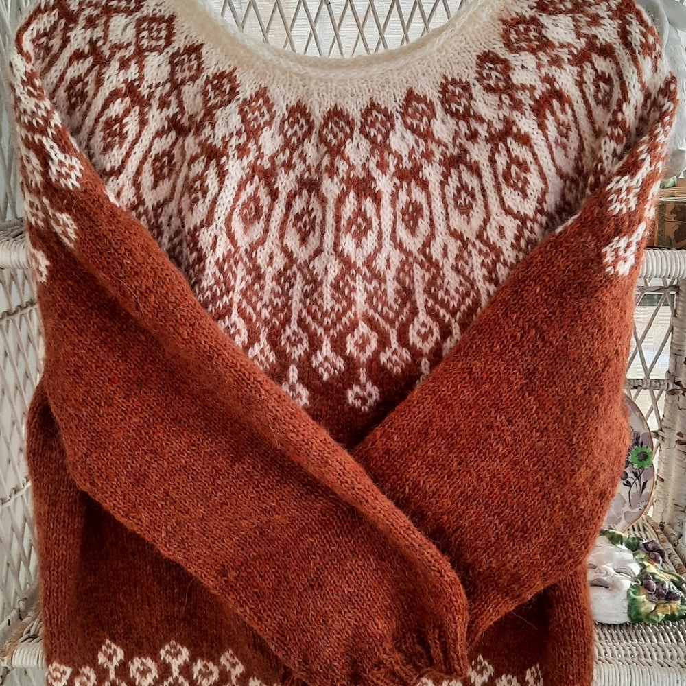 Hand Knitted (New) Icelandic Fairisle LOPI Knit With Plotulopi Unspun 100% Wool